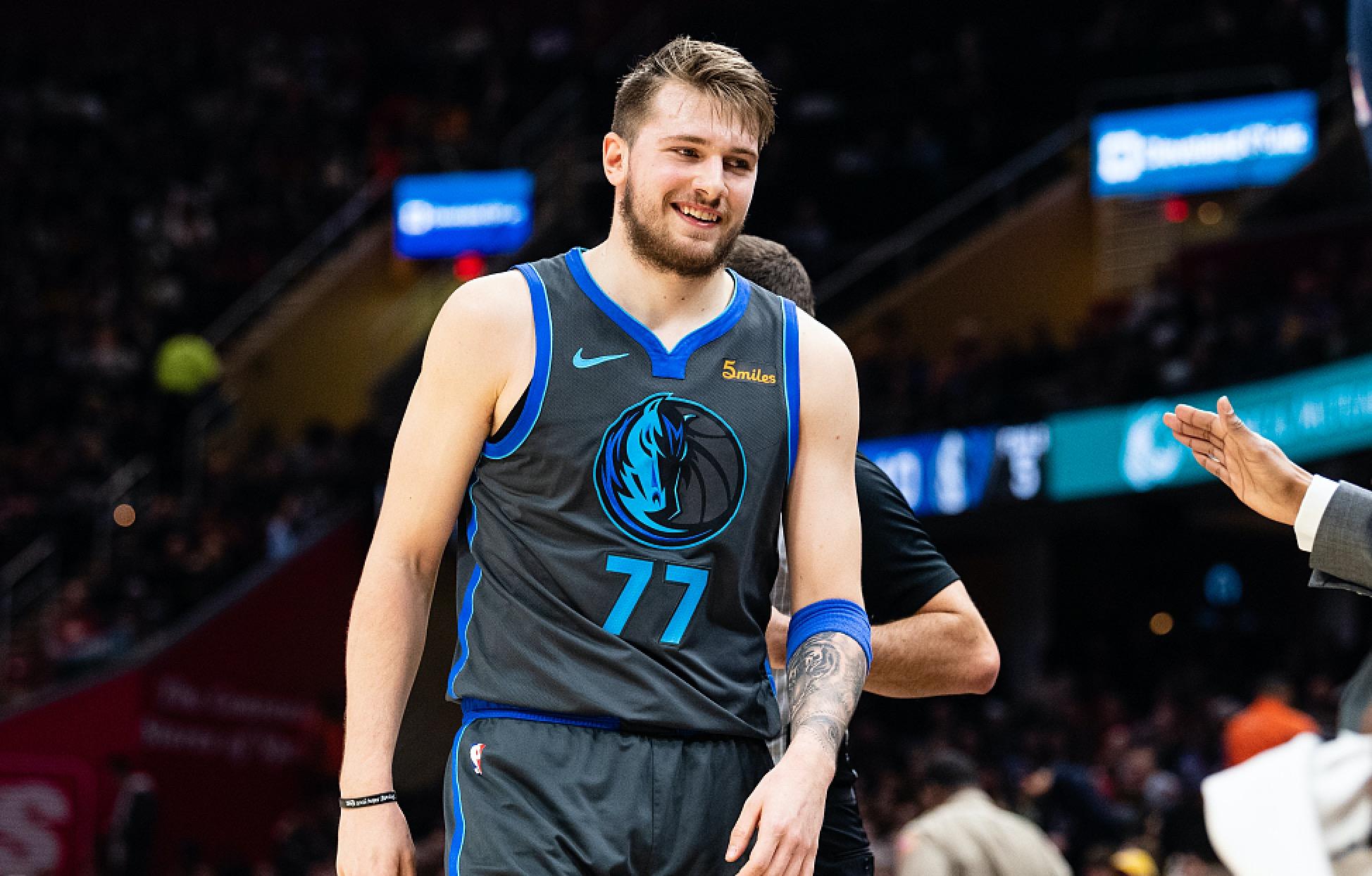 以竞技为媒 以竞技为媒